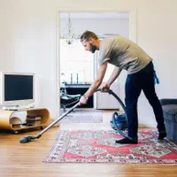 کارگر نظافتچی هستم زبروزرنگ خوش اخلاق و منصف