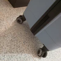 چمدان ۲۸ اینچ|کیف، کفش، کمربند|صدرا-فارس, فاز ۱|دیوار