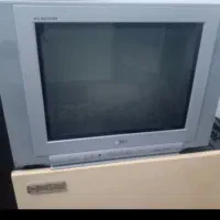 تلویزیون رنگی سالم وچهار پایه بزرگ و سنگین