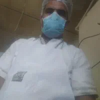 یک عدد پوشه نارنجی رنگ