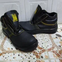 شش جفت کفش ایمنی و دستکش کار|کیف، کفش، کمربند|ایذه, |دیوار