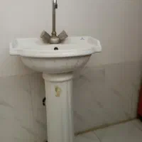 روشویی و شیر