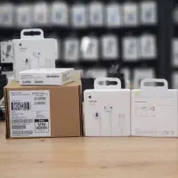 همکار اقا در فروشگاه موبایل