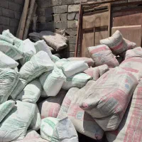 کارگر انبار مصالح ساختمانی