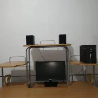 میز کامپیوتر تمیز و سالم در حد نو|میز تحریر و کامپیوتر|شهرضا, |دیوار