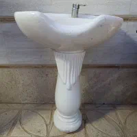 سرشور آرایشگاهی ایستاده