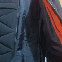 کاپشن|لباس|نقده, |دیوار