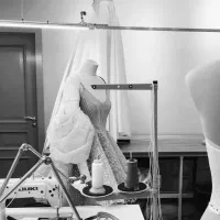 استخدام خیاط و سنگدوز حضوری پیراهن شب و عروس زنانه