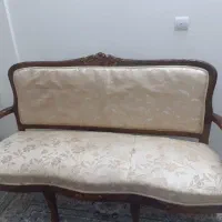 مبل هفت نفره با یک میز وسط