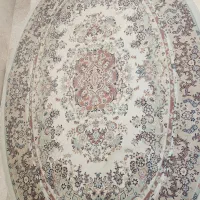فرش بیضی به طول ۲.۲۵ متری و ۱.۵ متری