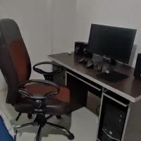 کامپیوتر خانگی کامل با میز و صندلی سالم