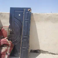 درب چوبی ورودی سالن با دستگیره