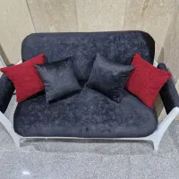 یک عدد مبل دونفره نو