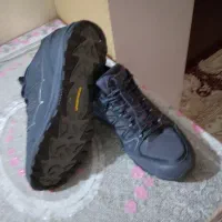 یک جفت کفش اسپرت خارجی|کیف، کفش، کمربند|شاهینشهر, مسکن مهر|دیوار