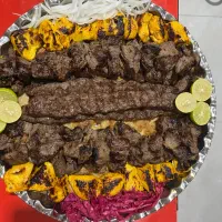 نیروی خانم‌جهت‌‌کار در آشپز خانه رستوران