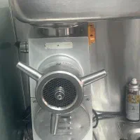 چرخ گوشت و یخچال قصابی