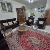 مبل شیک پارچه ای مخمل ۷ نفره در حد نو با میز وسط