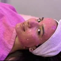 پاکسازی بیسیک و تخصصی پوست