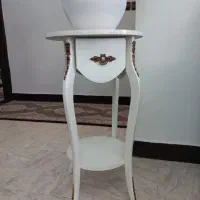 میز تلفن و گلدان هر دو درحد نو