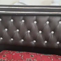 تخت یک نفره چوبی به همراه میز توالت