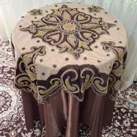 میز خاطره گرد همراه ساتن و ملیله دوزی