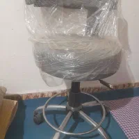 یک عددصندلی اداری ویک دستگاه لاغری شکم وکمر