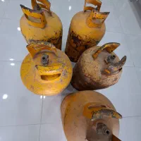 تعدادی کپسول گاز