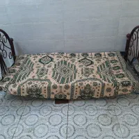 تخت آهنی