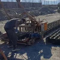 یکدستگاه بلوک زنی نیمه اتومات ۵تایی، اصفهان کار