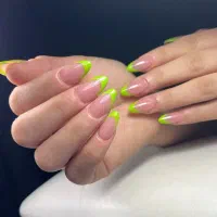 ناخن کار/خدمات حرفه‌ای / آموزش تخصصی کاشت ناخن|خدمات آرایشگری و زیبایی|اصفهان, بهارانچی|دیوار