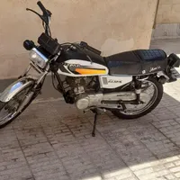 یک دستگاه موتور ۱۲۵