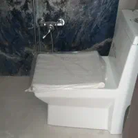 شاگرد فنی و دست به آچار جهت نصب شیرالات