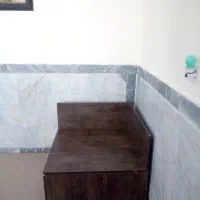 کنار مبلی