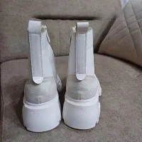 یه جفت کفش پوتین زنانه سایز ۳۷