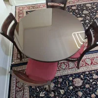 میز ناهار خوری 4 نفره گرد  چوب گردو ( در حد نو )