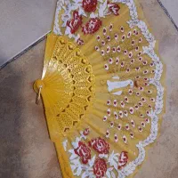 بادبزن در سه رنگ مختلف