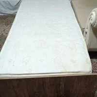 تخت یه نفره سایز 2در 90 همراه تشک|تخت و سرویس خواب|شاهینشهر, مخابرات (شهید بهشتی)|دیوار
