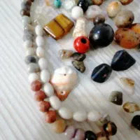 مهره گبری|کلکسیون اشیاء عتیقه|شیراز, کوشک میدان|دیوار