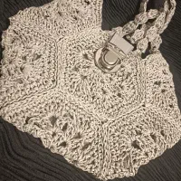 کیف|کیف، کفش، کمربند|چالوس, |دیوار