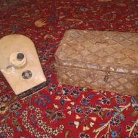 صندوقچه و بادبزن قدیمی