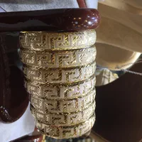 نیم پهن مدل ورساچ|جواهرات|کاشان, بازار کاشان|دیوار