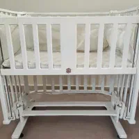 تخت کنار مادر .سالم وتمیز