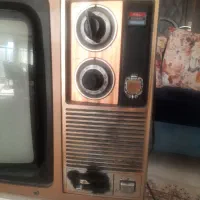 تلوزیون رنگی عتیقه ۱۴اینچ وصندوق چوبی عتیقه|تلویزیون و پروژکتور|اصفهان, خلیل آباد|دیوار