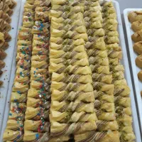 کیک و شیرینی|خوردنی و آشامیدنی|قم, باغ شریفی|دیوار