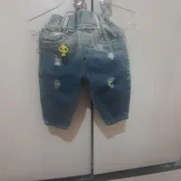 تعدادی لباس بچگانه در حد نو