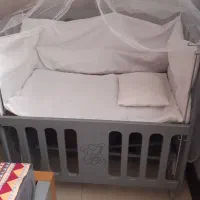 فروش تخت کودک کنار مادر