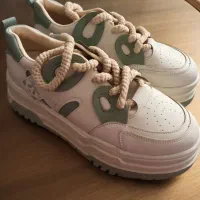 کفش|کیف، کفش، کمربند|قم, انسجام|دیوار