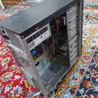 کامپیوتر به همراه مانیتر