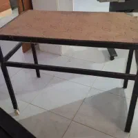 میز کار فلزی بسیار کاربردی