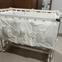 تخت کنار مادر